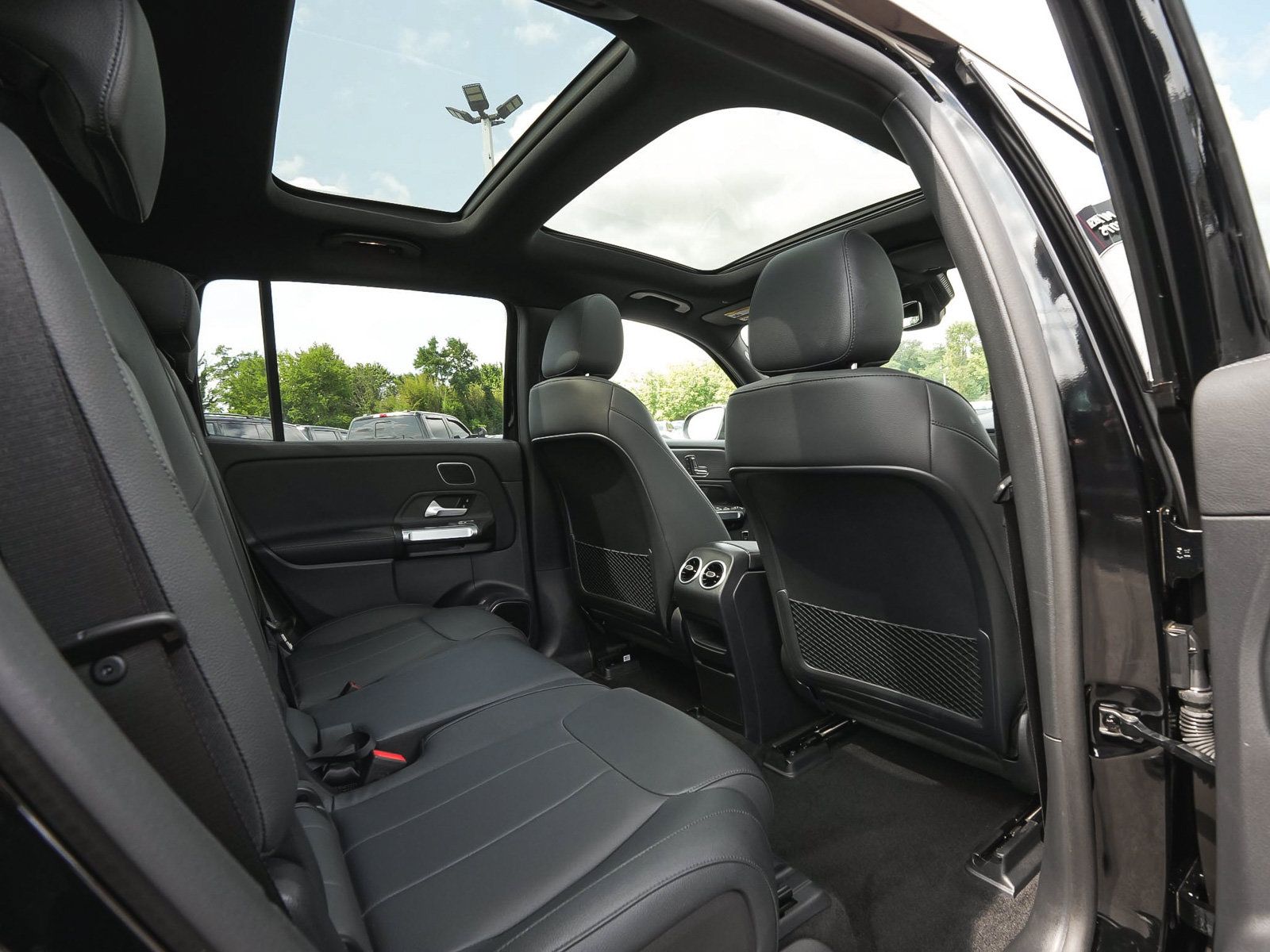 Used 2023 Mercedes-Benz EQB 300 4MATIC w/ Pinnacle Package image 47