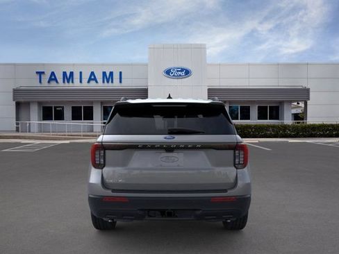 New 2026 Ford Explorer Active RWD image 5