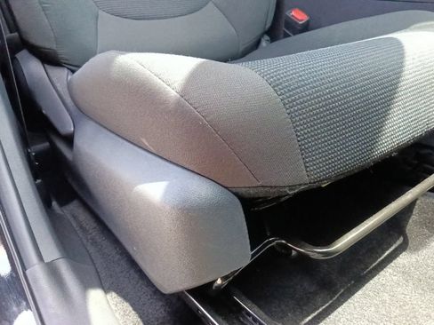 Used 2025 Toyota RAV4 LE AWD/4WD image 31