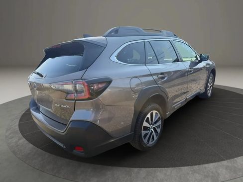 Used 2024 Subaru Outback Premium AWD/4WD image 5
