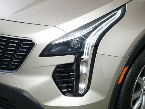 Used 2022 Cadillac XT4 Premium Luxury w/ Enhanced Visibility Package image 16