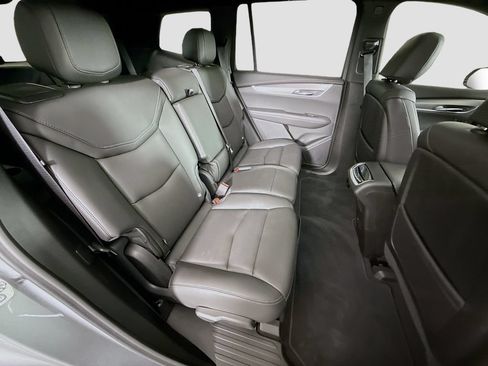 Used 2025 Cadillac XT6 Luxury FWD image 29