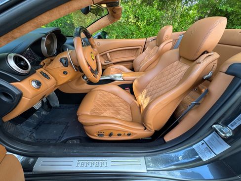 Used 2011 Ferrari California RWD image 28