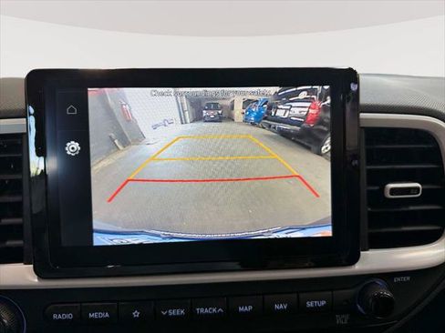 Certified 2022 Hyundai Venue Limited FWD image 33