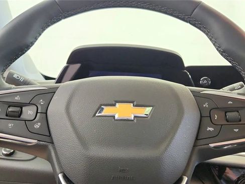 Used 2025 Chevrolet Trax LT w/ Sunroof Package FWD image 25
