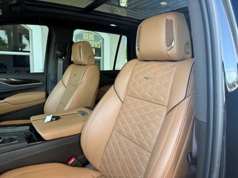 Used 2023 Cadillac Escalade Premium Luxury w/ Performance Package AWD/4WD image 12