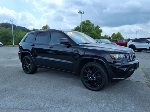 Used 2021 Jeep Grand Cherokee Laredo X AWD/4WD image 3