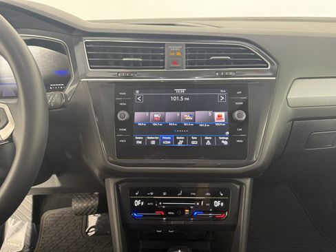 Used 2024 Volkswagen Tiguan SE FWD image 20