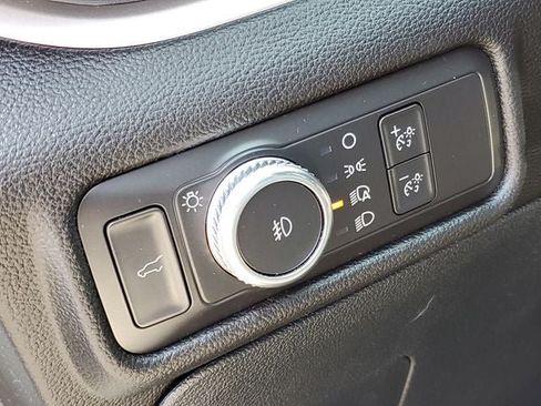 Used 2021 Ford Explorer XLT w/ Equipment Group 202A AWD/4WD image 9