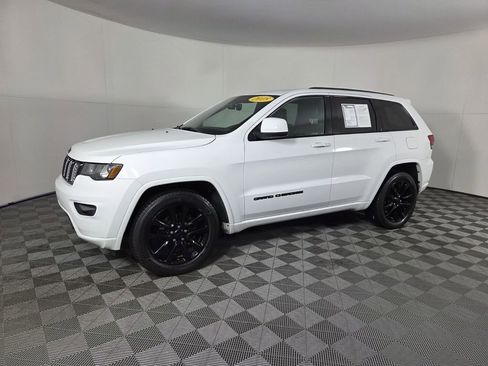 Certified 2018 Jeep Grand Cherokee Altitude image 10