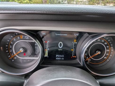 Used 2022 Jeep Gladiator Overland w/ Cold Weather Group AWD/4WD image 27