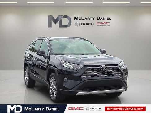 Used 2019 Toyota RAV4 Limited FWD image 1