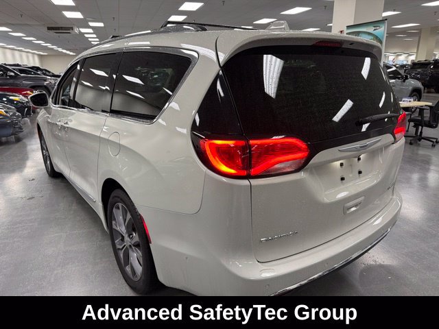 Used 2020 Chrysler Pacifica Limited w/ Tire & Wheel Group FWD image 5