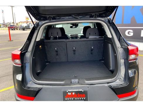 Used 2023 Chevrolet TrailBlazer LT w/ Convenience Package FWD image 11
