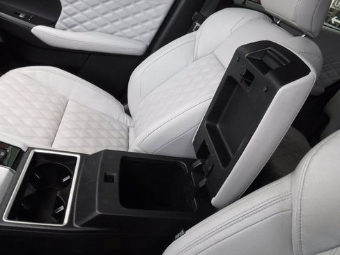 Used 2022 Mitsubishi Outlander SEL image 18