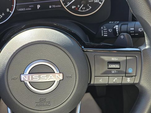 Used 2023 Nissan Rogue SV image 16