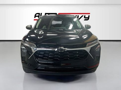Used 2025 Chevrolet Trax LS w/ Driver Confidence Package FWD image 2
