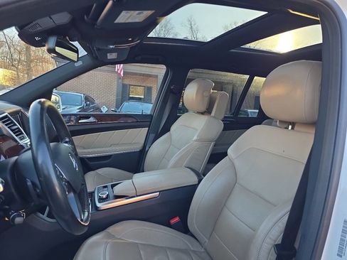 Used 2014 Mercedes-Benz GL 550 4MATIC image 21