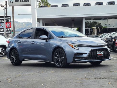 Used 2023 Toyota Corolla SE w/ SE Premium Package FWD image 32