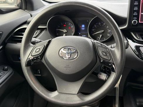 Used 2019 Toyota C-HR LE FWD image 12