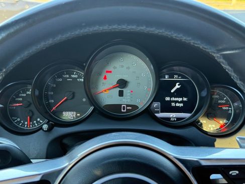 Used 2015 Porsche Cayenne S image 33