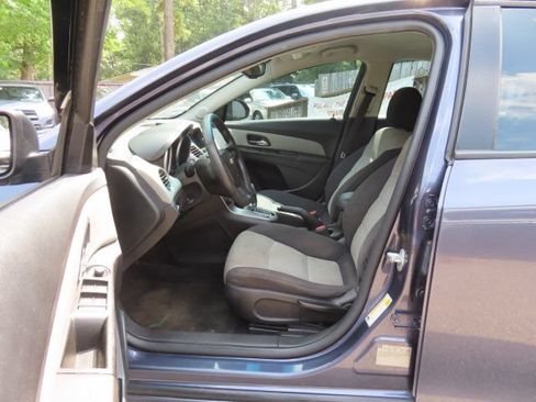 Used 2013 Chevrolet Cruze LS FWD image 16