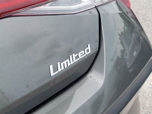 New 2025 Hyundai Elantra Limited image 7