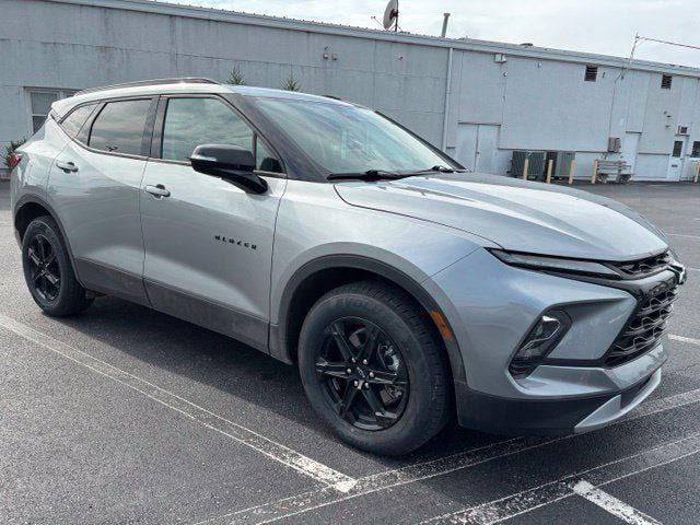 Used 2023 Chevrolet Blazer LT w/ Midnight/Sport Edition AWD/4WD image 2