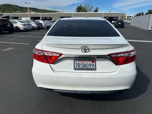 Used 2016 Toyota Camry SE image 3