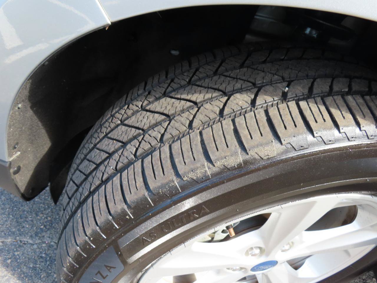 Used 2020 Ford Edge SE FWD image 14