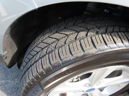 Used 2020 Ford Edge SE FWD image 14