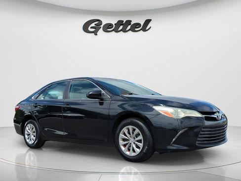 Used 2015 Toyota Camry LE image 2