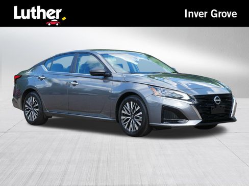 Certified 2024 Nissan Altima 2.5 SV FWD image 1