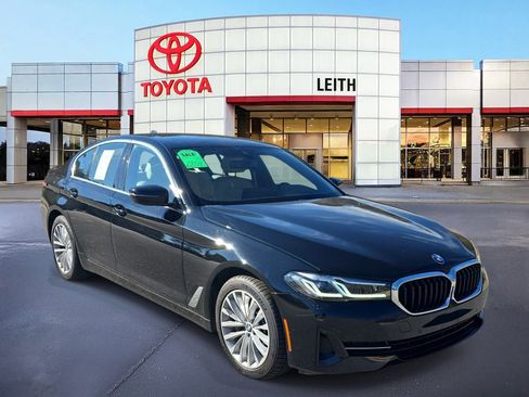 Used 2023 BMW 530i xDrive w/ Premium Package image 5