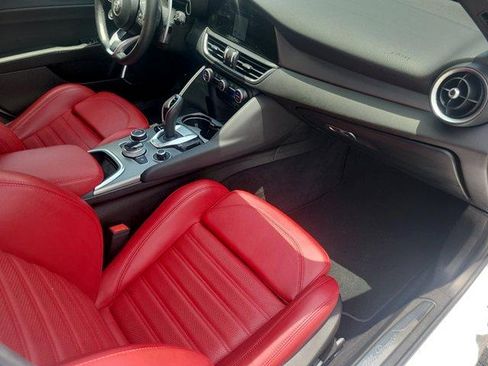 Used 2023 Alfa Romeo Giulia Veloce RWD image 15