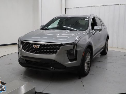 Used 2025 Cadillac XT4 Premium Luxury FWD image 7