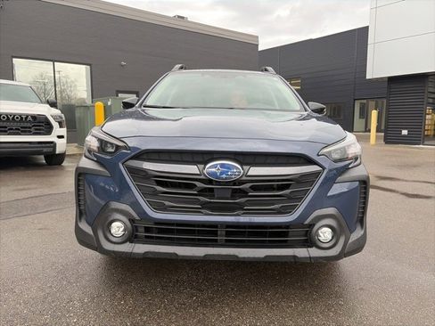 Used 2023 Subaru Outback Premium image 5