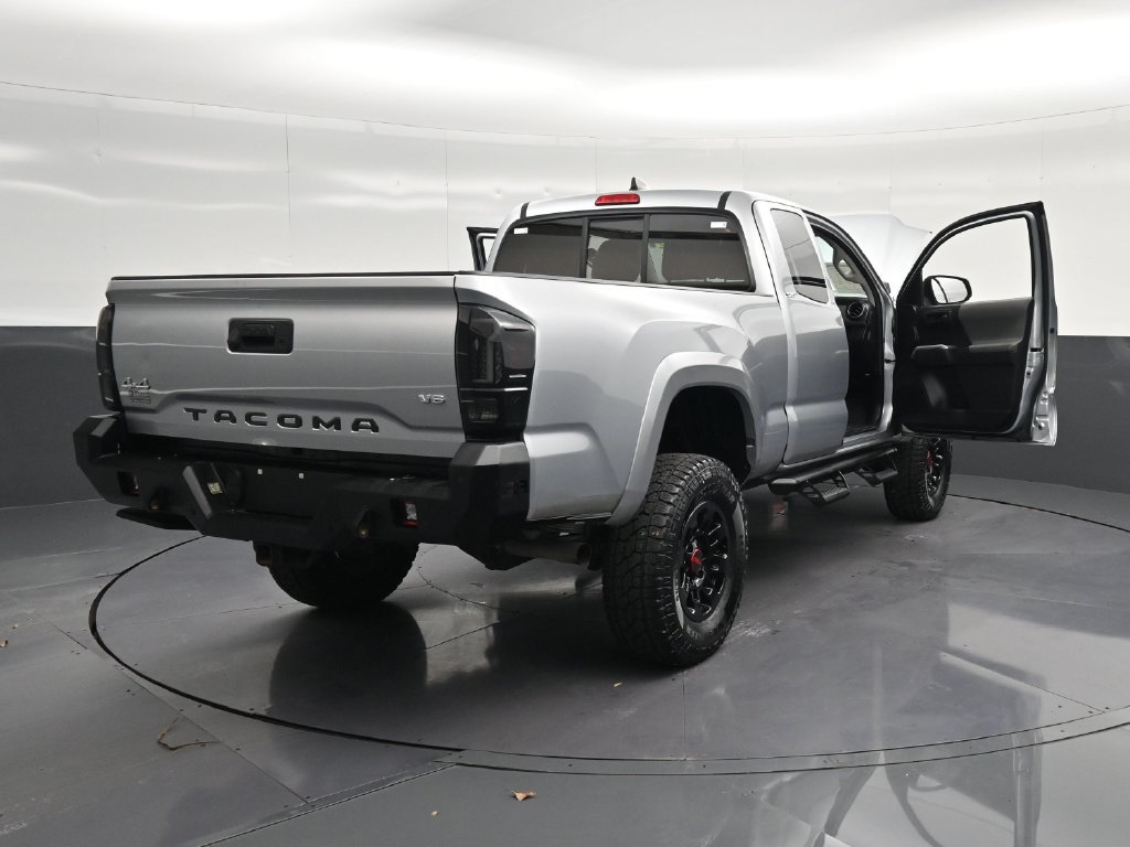 Used 2022 Toyota Tacoma SR5 AWD/4WD image 35