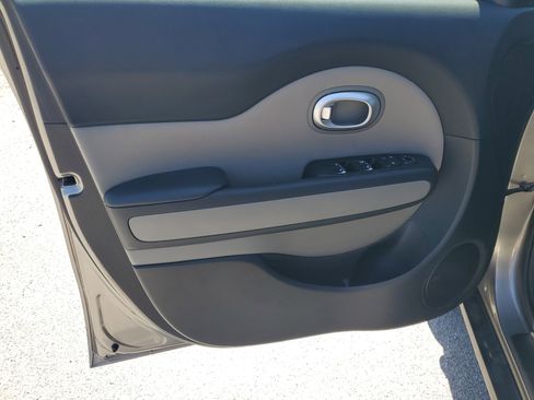 Used 2017 Kia Soul w/ Convenience Package image 13
