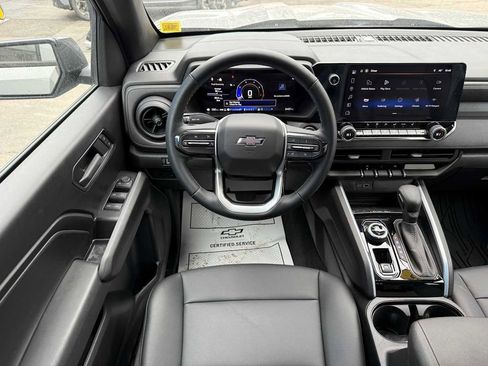 Used 2025 Chevrolet Colorado Trail Boss AWD/4WD image 9