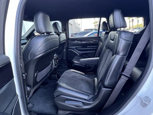 Used 2021 Jeep Grand Cherokee L Laredo image 27