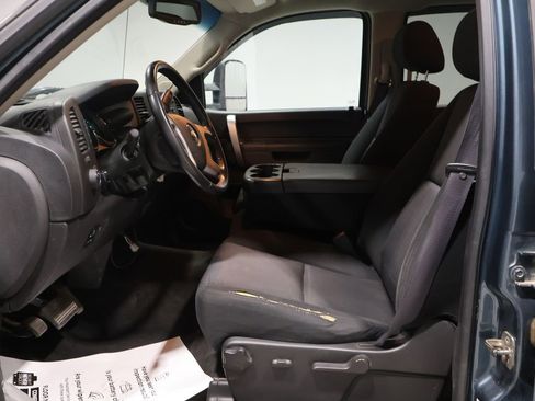Used 2011 Chevrolet Silverado 2500 LT w/ Interior Plus Package image 11