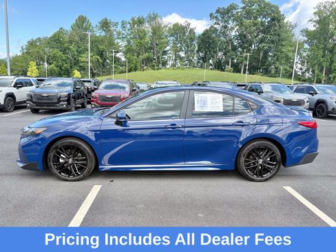Used 2025 Toyota Camry SE FWD image 8