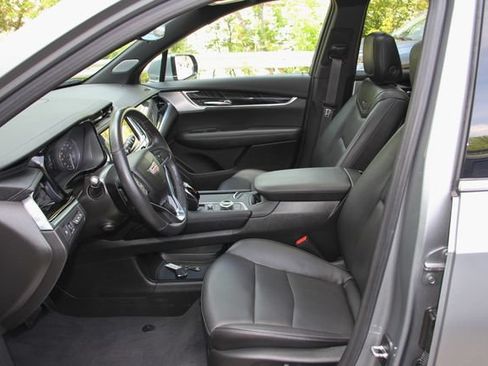 Used 2024 Cadillac XT6 Premium Luxury w/ Technology Package AWD/4WD image 21