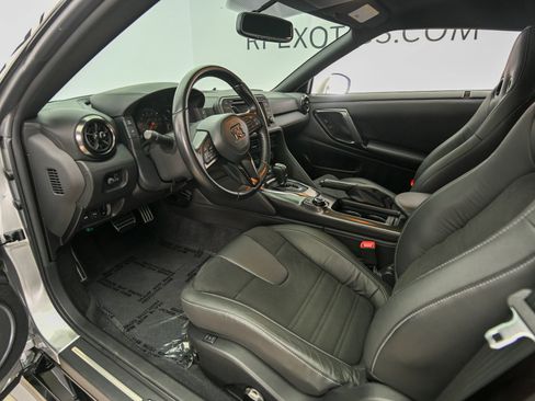 Used 2024 Nissan GT-R Premium w/ Floor Mat Package AWD/4WD image 16