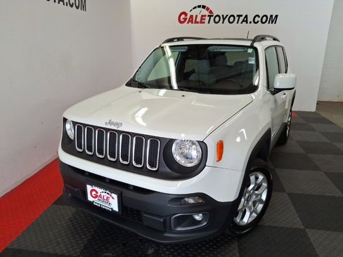 Used 2016 Jeep Renegade Latitude image 2