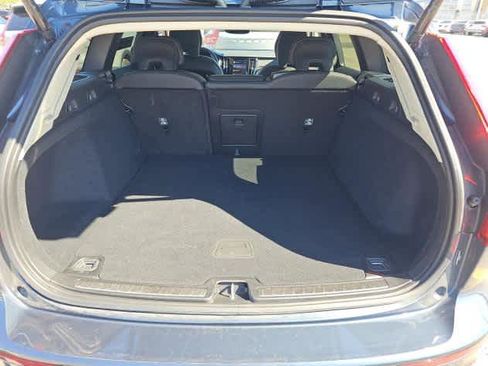Used 2025 Volvo V60 B5 Cross Country Plus image 9