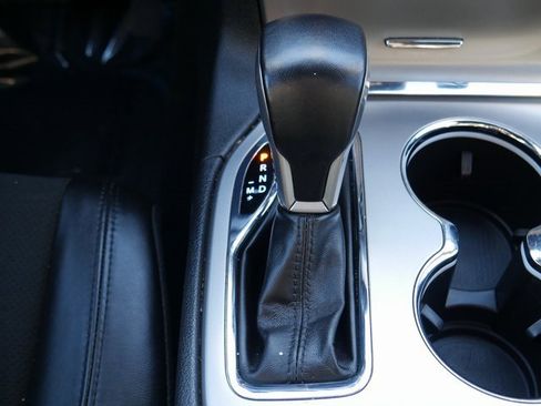 Used 2022 Jeep Grand Cherokee Laredo X image 23