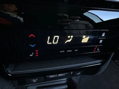 Used 2025 Jeep Wagoneer Series II image 39