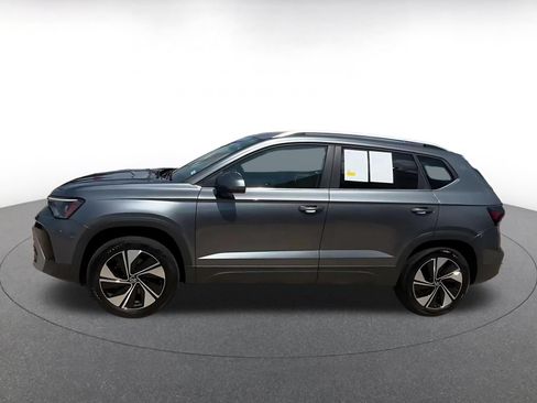 Used 2026 Volkswagen Taos SE AWD/4WD image 8